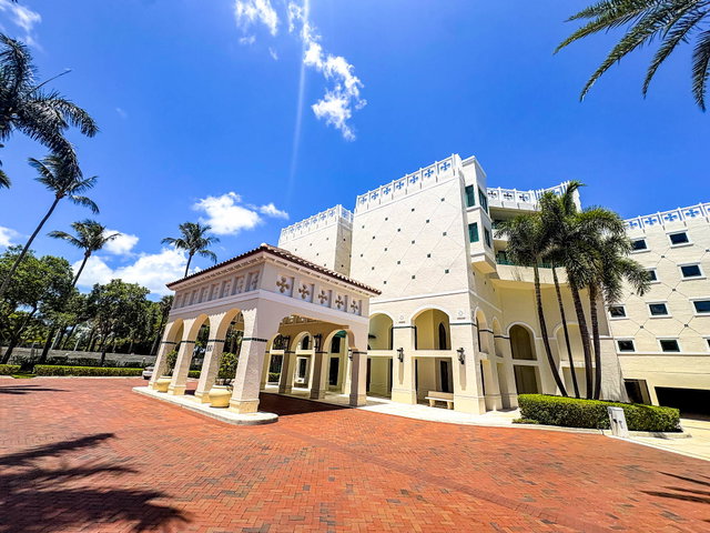 Mizner Court  photo 5